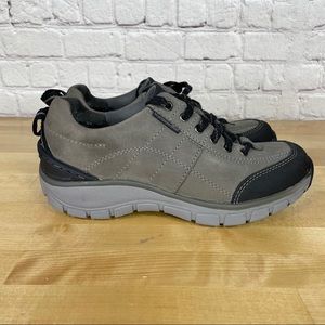 Clarks Outdoor‎ Wave Trek Waterproof Shoe Grey/Black Womens 5